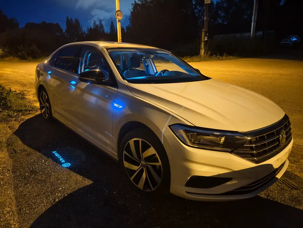 Volkswagen Sagitar, доставленный клиенту Asia Trade Car