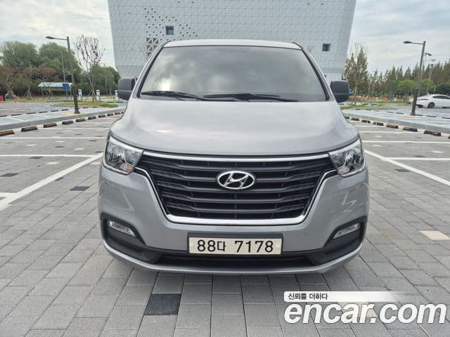 Hyundai Starex Van 3-Seater Smart, фото 1