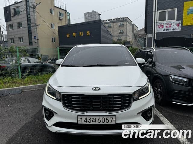 Kia Carnival 9-Seater Prstige