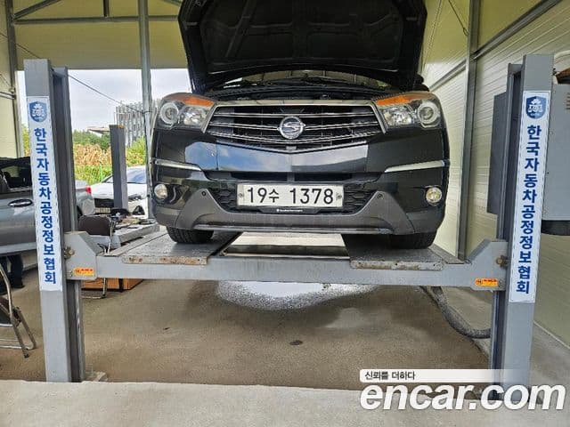 Ssangyong KORANDO 4WD Chateau 9-seater